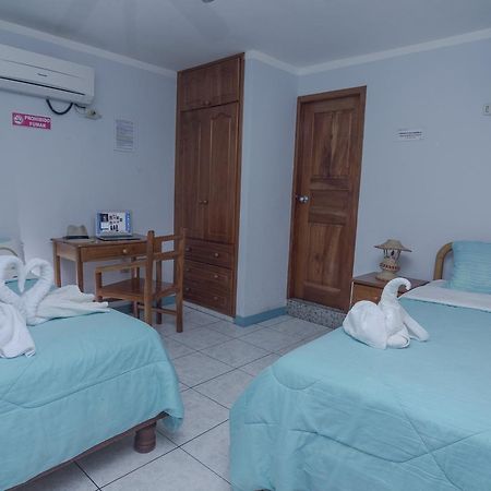 Hostal Leon Dormido Puerto Baquerizo Moreno Ngoại thất bức ảnh