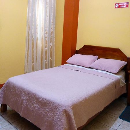 Hostal Leon Dormido Puerto Baquerizo Moreno Ngoại thất bức ảnh
