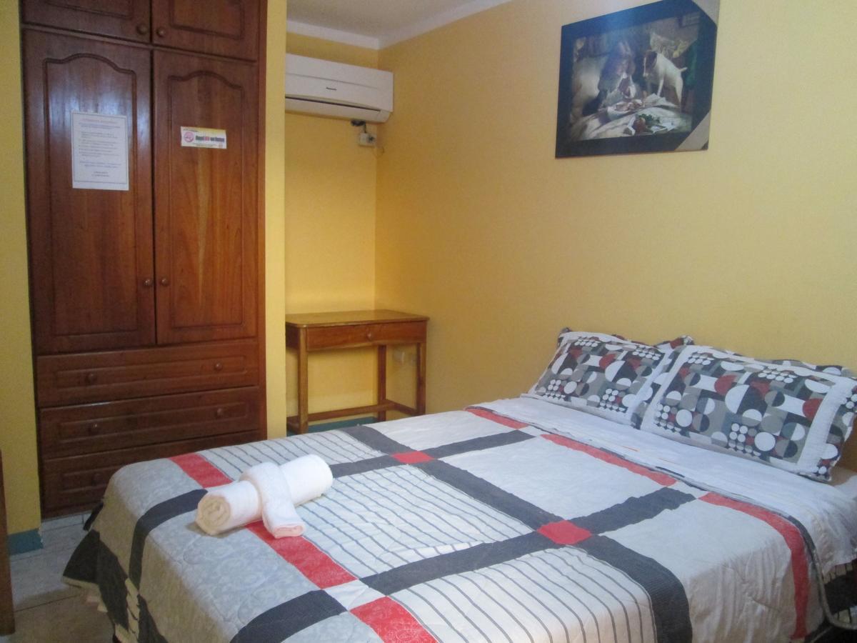 Hostal Leon Dormido Puerto Baquerizo Moreno Ngoại thất bức ảnh