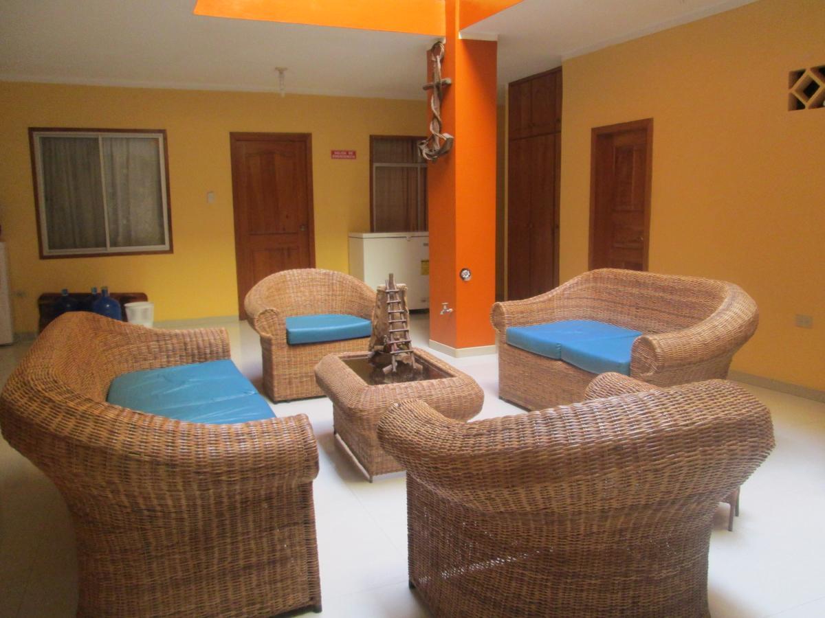 Hostal Leon Dormido Puerto Baquerizo Moreno Ngoại thất bức ảnh