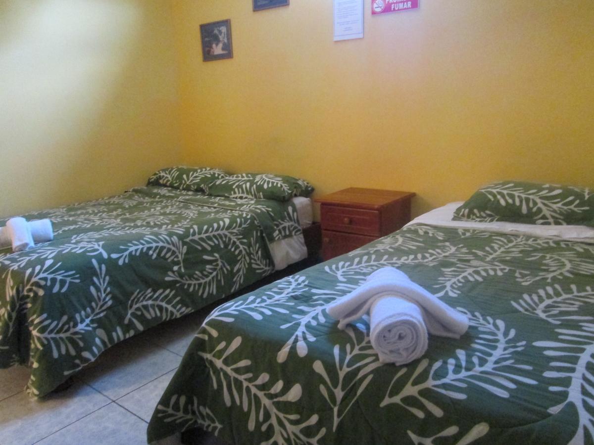 Hostal Leon Dormido Puerto Baquerizo Moreno Ngoại thất bức ảnh