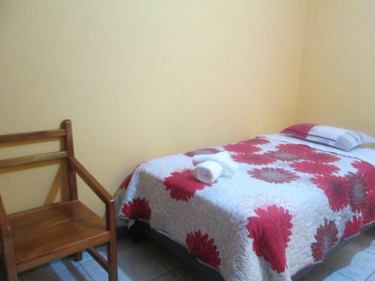 Hostal Leon Dormido Puerto Baquerizo Moreno Ngoại thất bức ảnh