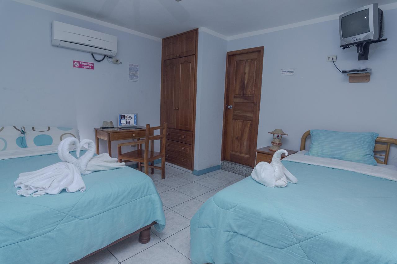 Hostal Leon Dormido Puerto Baquerizo Moreno Ngoại thất bức ảnh