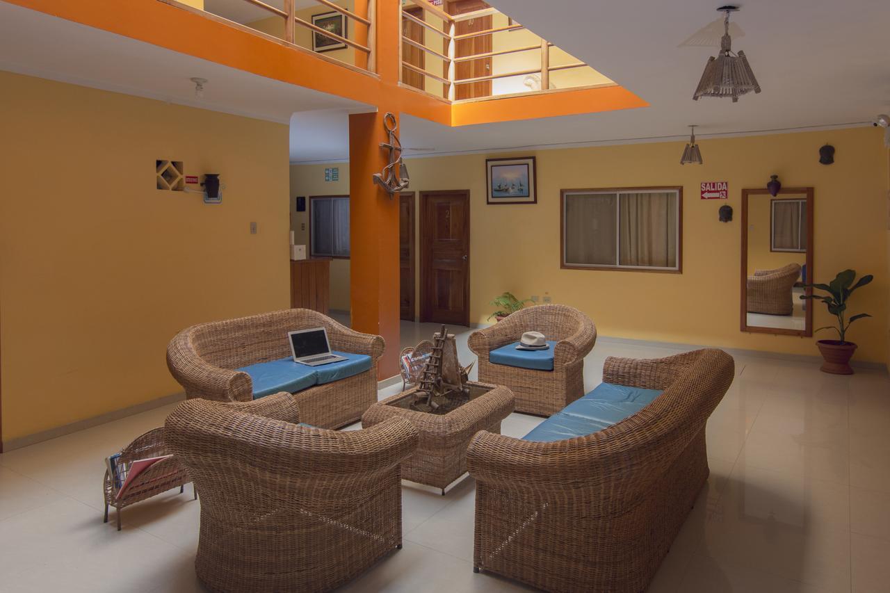 Hostal Leon Dormido Puerto Baquerizo Moreno Ngoại thất bức ảnh
