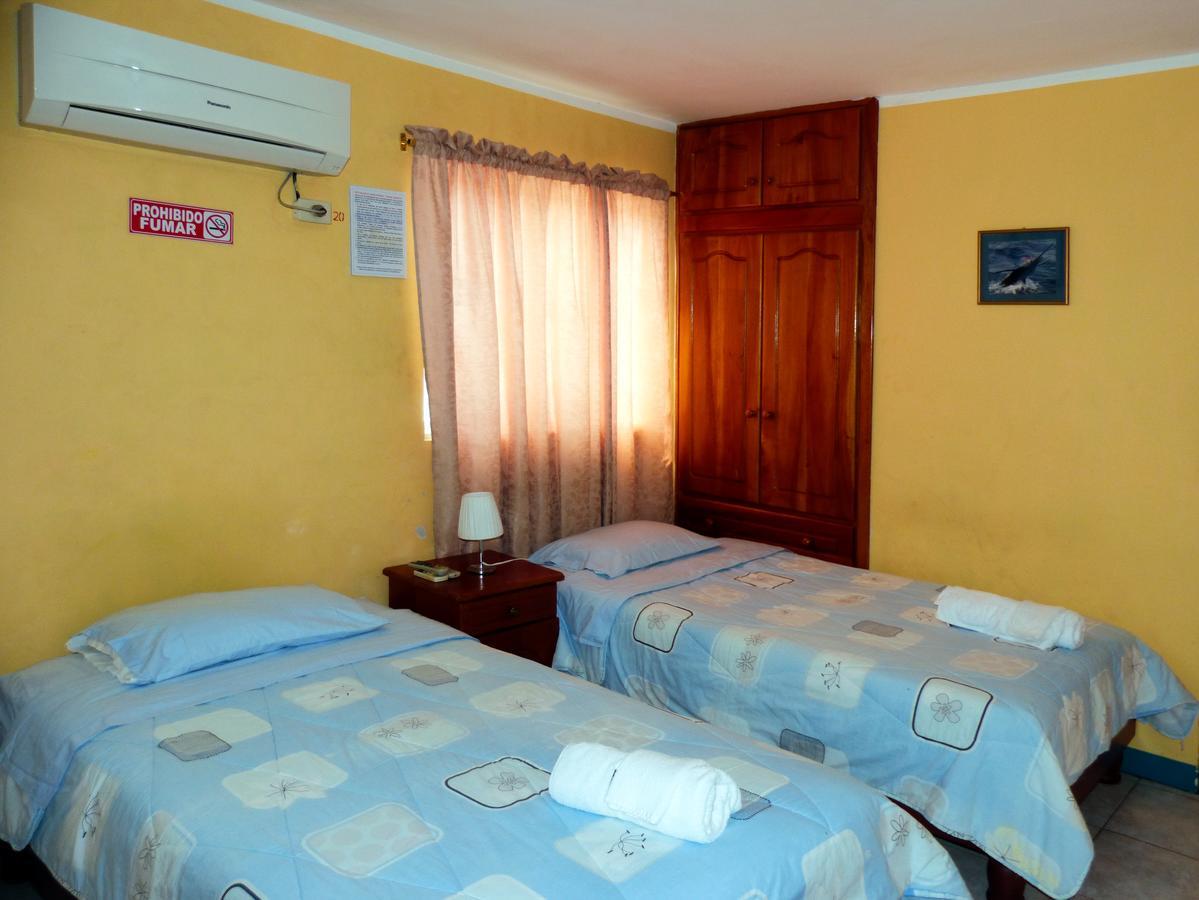 Hostal Leon Dormido Puerto Baquerizo Moreno Ngoại thất bức ảnh