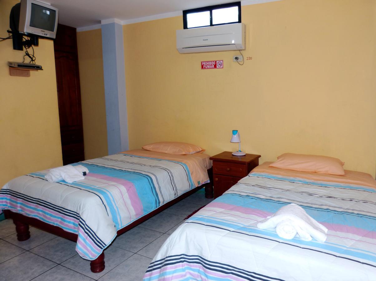 Hostal Leon Dormido Puerto Baquerizo Moreno Ngoại thất bức ảnh