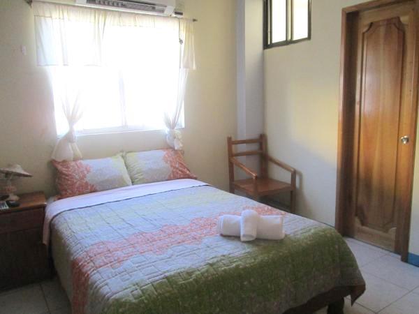 Hostal Leon Dormido Puerto Baquerizo Moreno Ngoại thất bức ảnh