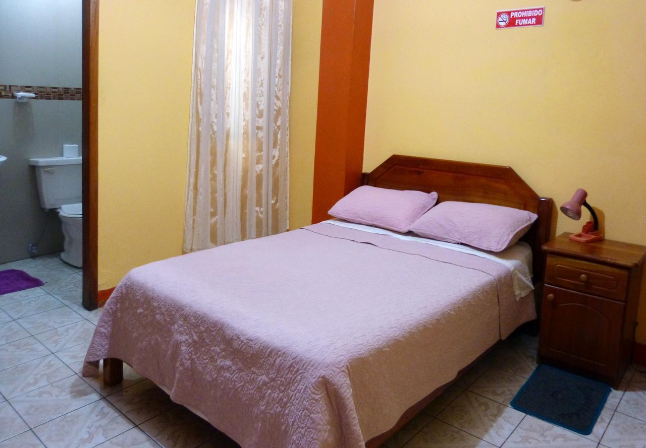Hostal Leon Dormido Puerto Baquerizo Moreno Ngoại thất bức ảnh