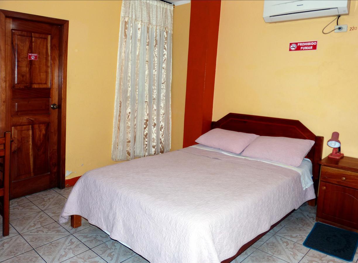 Hostal Leon Dormido Puerto Baquerizo Moreno Ngoại thất bức ảnh